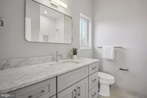 Bath - 2424 Forest Glen Rd, Silver Spring, MD 20910 photo 4 of 6