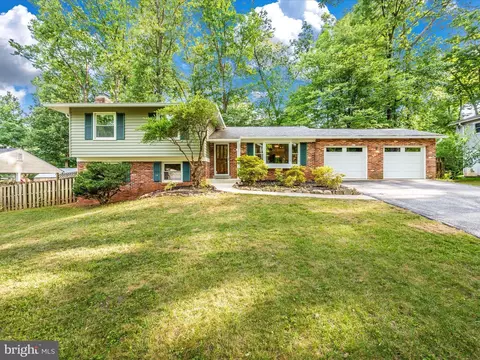 7624 Dew Wood Dr, Rockville, MD 20855