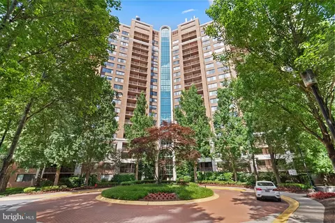 10101 Grosvenor Pl #805, Rockville, MD 20852