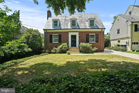7206 Delfield St, Chevy Chase, MD 20815