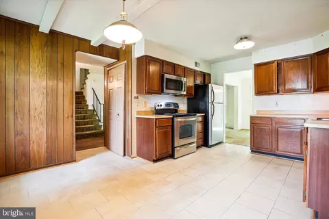 Entry Way - 18420 Tranquil Ln, Olney, MD 20832 photo 3 of 9