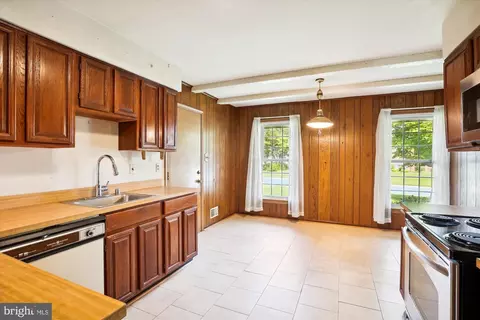 Kitchen - 18420 Tranquil Ln, Olney, MD 20832 photo 2 of 2