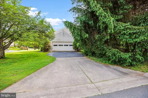 Exterior - 18420 Tranquil Ln, Olney, MD 20832 photo 4 of 18