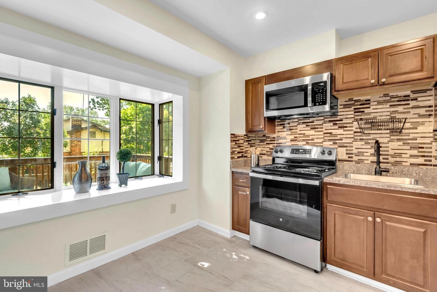 1006 Caddington Ave, Silver Spring, MD 20901 photo 11