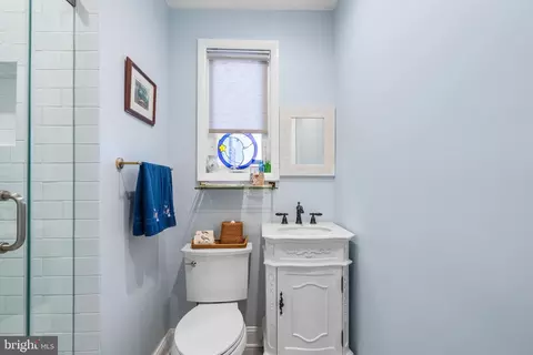 Bath - 8917 Whitney St, Silver Spring, MD 20901 photo 2 of 4