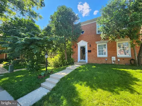 29 Landsend Dr, Gaithersburg, MD 20878