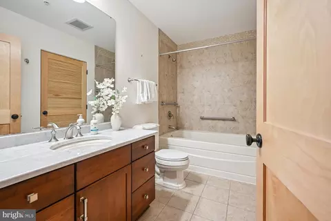 9610 Dewitt Dr #B414, Silver Spring, MD 20910 photo 10