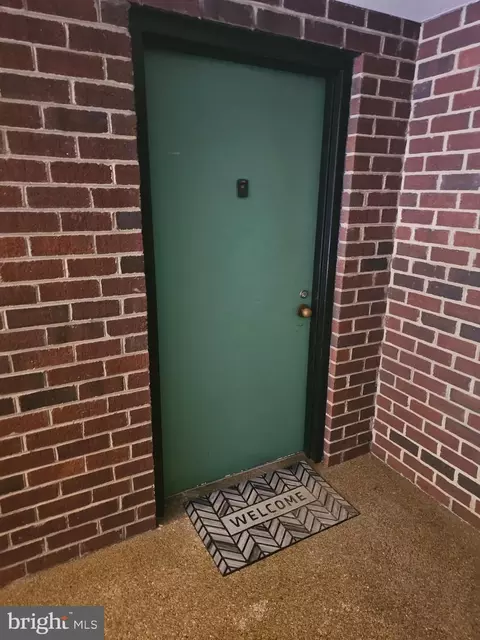 605 Hudson Ave #218, Takoma Park, MD 20912
