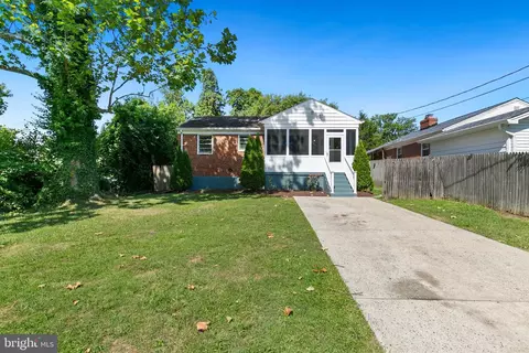 10908 Glenhaven Pkwy, Silver Spring, MD 20902 photo 2