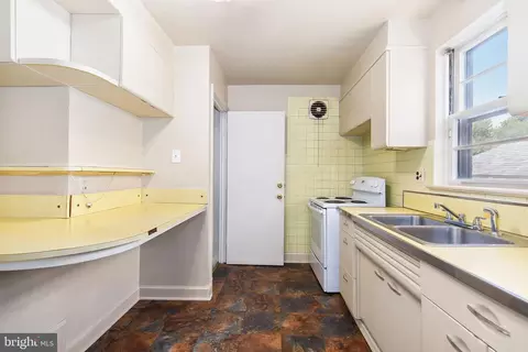 10908 Glenhaven Pkwy, Silver Spring, MD 20902 photo 13