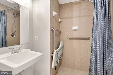 1220 Blair Mill Rd #L02, Silver Spring, MD 20910 photo 16