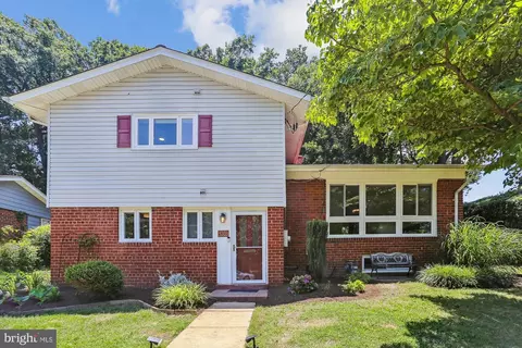 5208 Bangor Dr, Kensington, MD 20895
