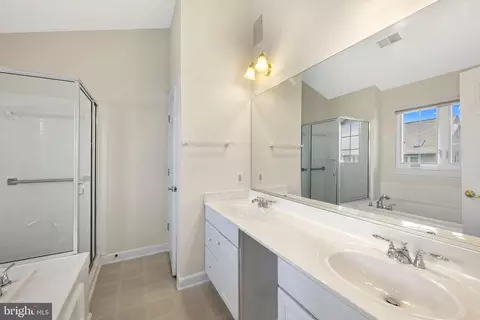 Bath - 2111 Wagon Trail Pl, Silver Spring, MD 20906 photo 2 of 4