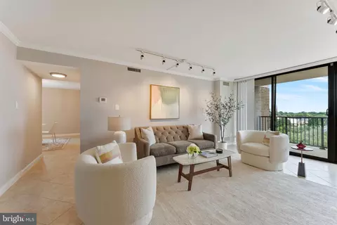 118 Monroe St #1007, Rockville, MD 20850