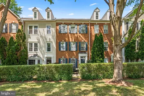 609 Chestnut Hill Mews, Gaithersburg, MD 20878