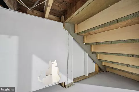Entry Way - 2410 Dennis Ave, Silver Spring, MD 20902 photo 1 of 1