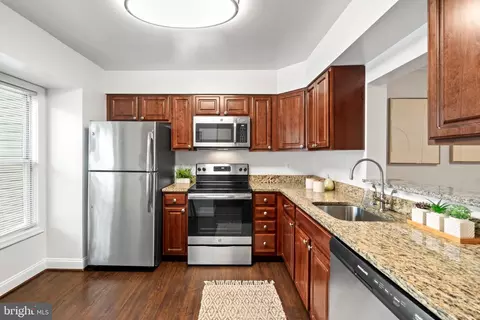 2957 Schoolhouse Cir, Silver Spring, MD 20902 photo 8
