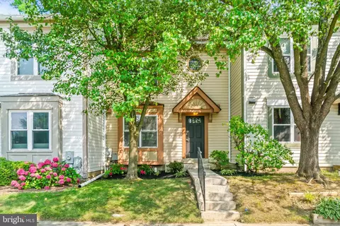 2957 Schoolhouse Cir, Silver Spring, MD 20902