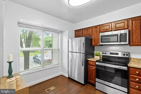 2957 Schoolhouse Cir, Silver Spring, MD 20902 photo 11