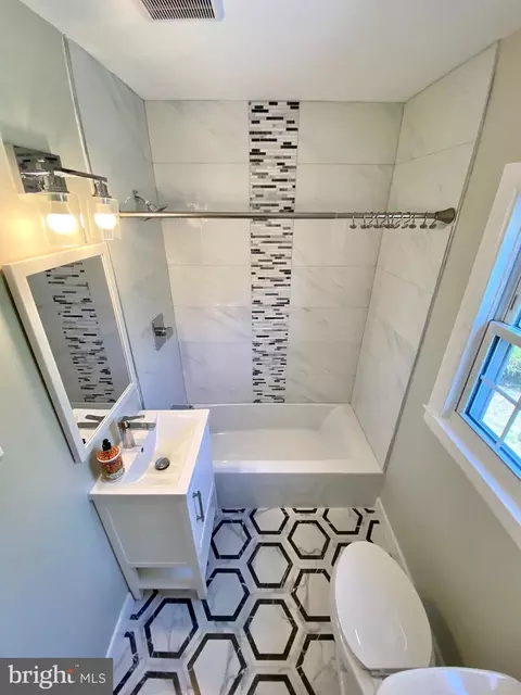 Bath - 3405 Colonial Ct, Olney, MD 20832 photo 3 of 4