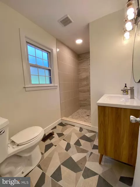 Bath - 3405 Colonial Ct, Olney, MD 20832 photo 1 of 4