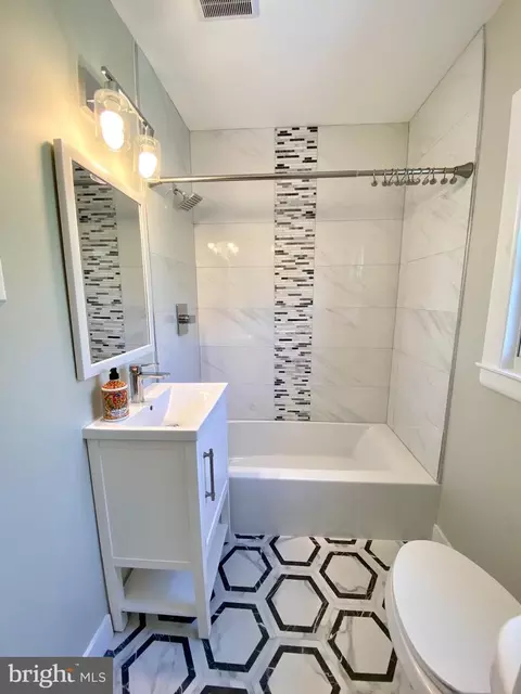 Bath - 3405 Colonial Ct, Olney, MD 20832 photo 4 of 4