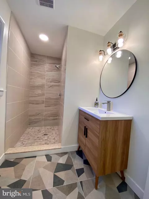 Bath - 3405 Colonial Ct, Olney, MD 20832 photo 2 of 4