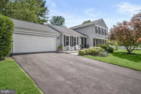 1425 Longhill Dr, Potomac, MD 20854