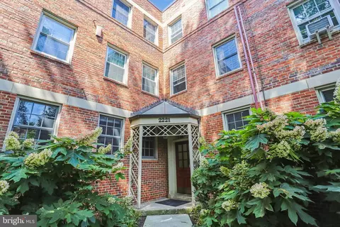2221 Washington Ave #W-101, Silver Spring, MD 20910