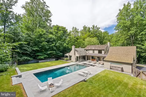 8805 Bellwood Rd, Bethesda, MD 20817