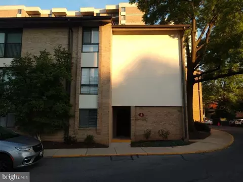 8 Monroe St #8-101, Rockville, MD 20850