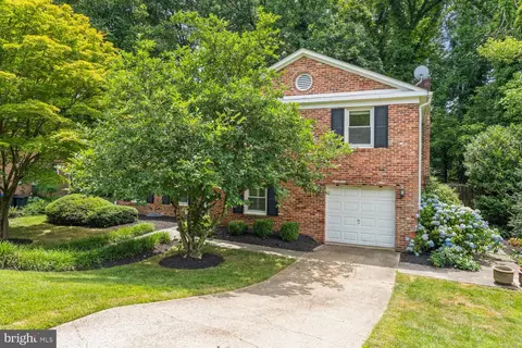 7608 Winterberry Pl, Bethesda, MD 20817