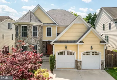 9004 Ewing Dr, Bethesda, MD 20817