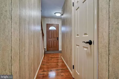 Entry Way - 1609 Mithering Ln, Silver Spring, MD 20905 photo 1 of 11