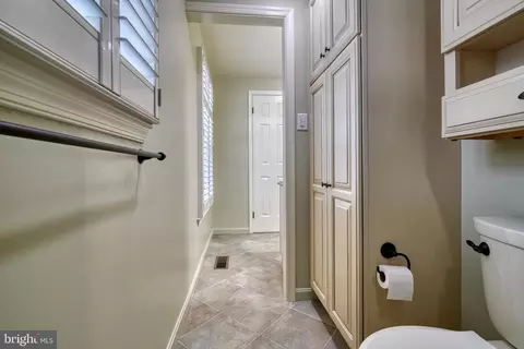 Entry Way - 1609 Mithering Ln, Silver Spring, MD 20905 photo 9 of 11