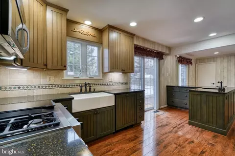 Kitchen - 1609 Mithering Ln, Silver Spring, MD 20905 photo 2 of 8