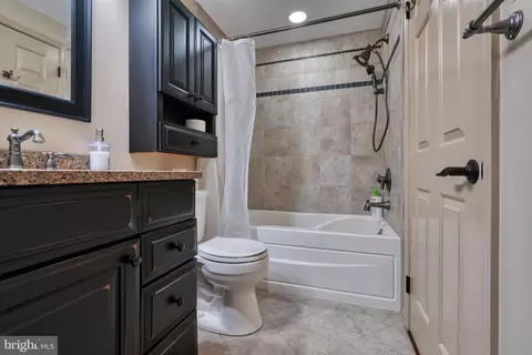 Bath - 1609 Mithering Ln, Silver Spring, MD 20905 photo 5 of 8