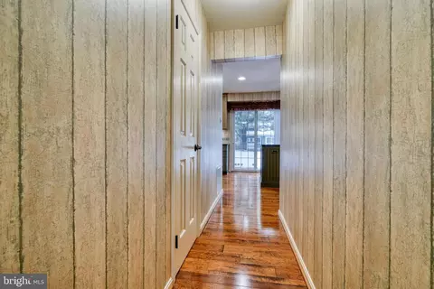Entry Way - 1609 Mithering Ln, Silver Spring, MD 20905 photo 3 of 11