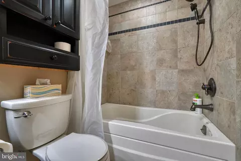 Bath - 1609 Mithering Ln, Silver Spring, MD 20905 photo 6 of 8
