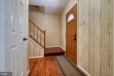 Entry Way - 1609 Mithering Ln, Silver Spring, MD 20905 photo 2 of 11