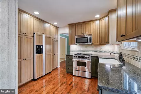 Kitchen - 1609 Mithering Ln, Silver Spring, MD 20905 photo 4 of 8