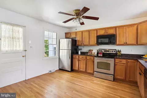 Kitchen - 17 Piping Rock Dr, Silver Spring, MD 20905 photo 2 of 3