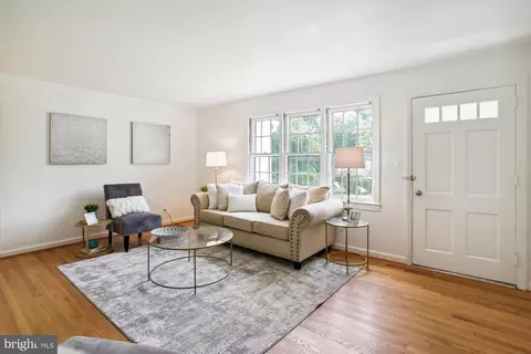 Living - 17 Piping Rock Dr, Silver Spring, MD 20905 photo 3 of 6