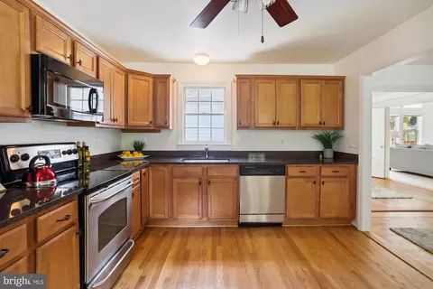 Kitchen - 17 Piping Rock Dr, Silver Spring, MD 20905 photo 3 of 3