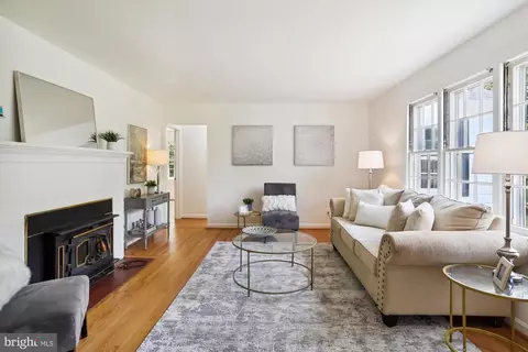 Living - 17 Piping Rock Dr, Silver Spring, MD 20905 photo 4 of 6