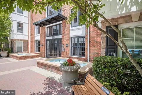 501 Hungerford Dr #157, Rockville, MD 20850