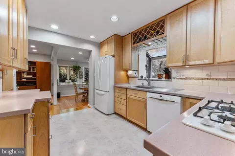 9520 Clement Rd, Silver Spring, MD 20910 photo 15