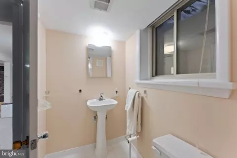 9520 Clement Rd, Silver Spring, MD 20910 photo 52