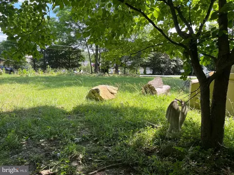 330 Ridge Rd, Washington Grove, MD 20880
