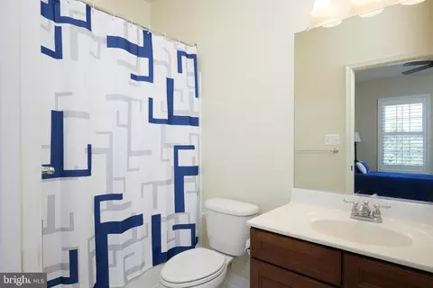 Bath - 17605 Shores, Poolesville, MD 20837 photo 3 of 3